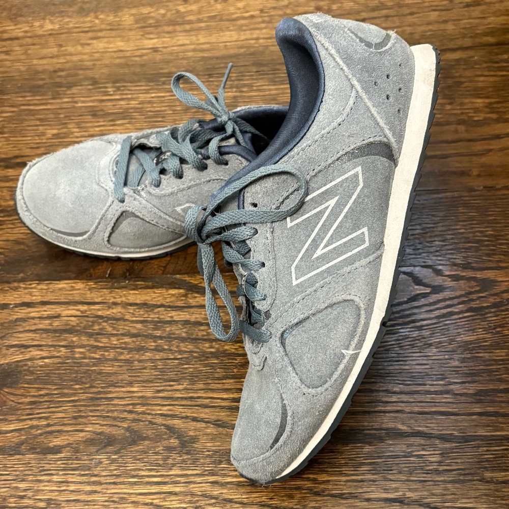New Balance 555 Retro Charcoal Grey Suede Sneaker, Size 6 - Picture 15 of 15